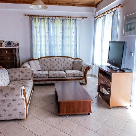 Palmyra Beachfront Studios Нидри Екстериор снимка