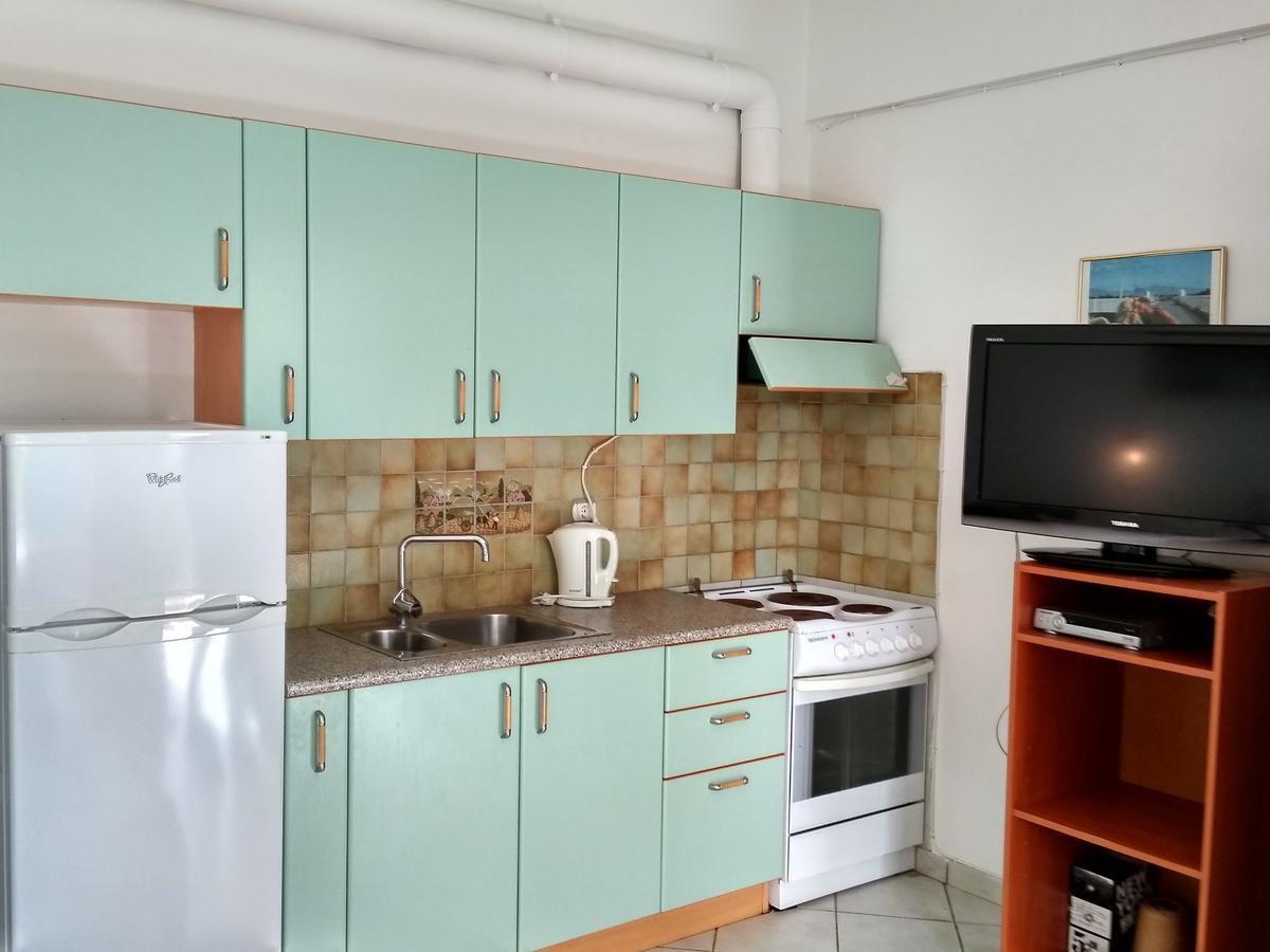 Palmyra Beachfront Studios Нидри Екстериор снимка
