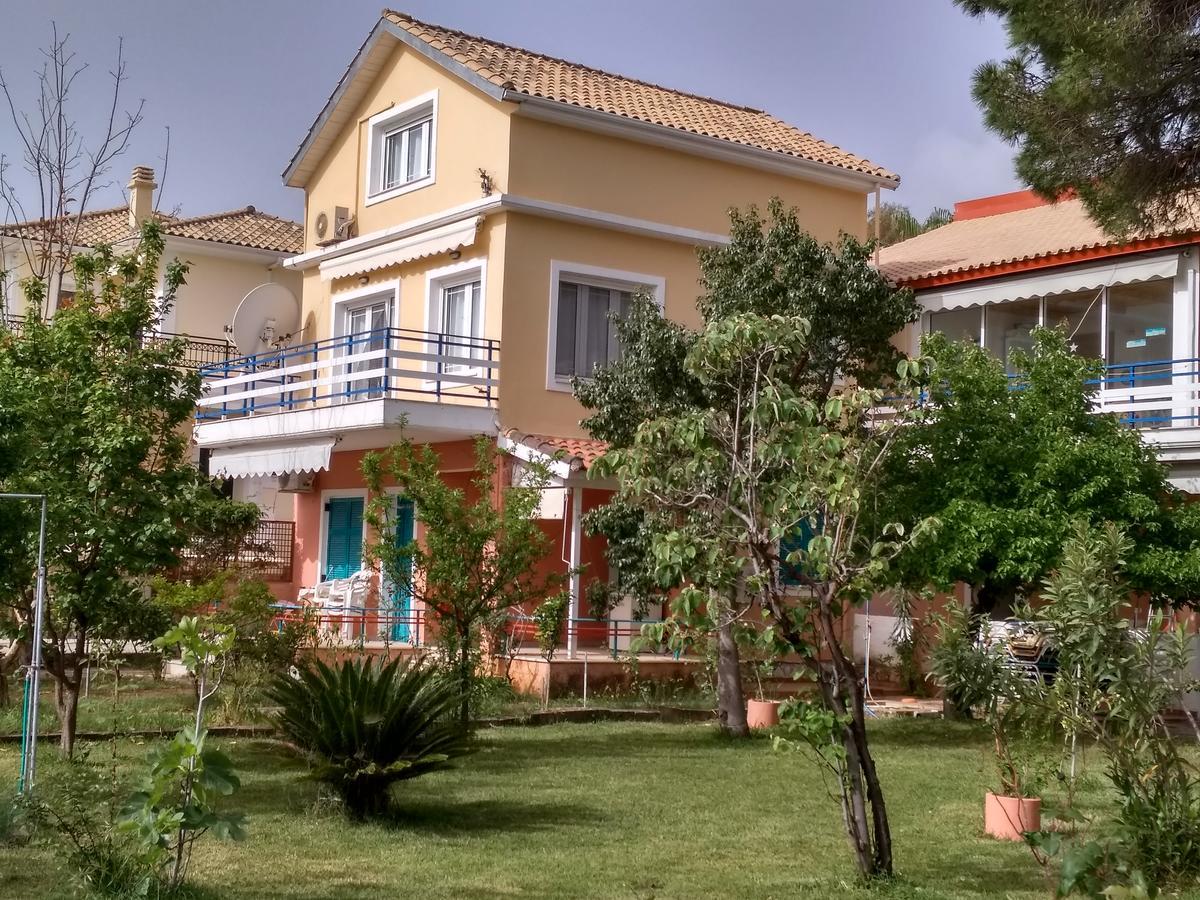 Palmyra Beachfront Studios Нидри Екстериор снимка