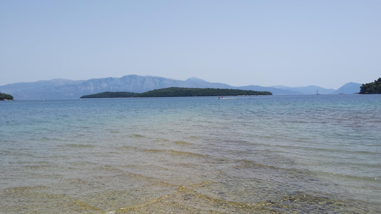 Palmyra Beachfront Studios Нидри Екстериор снимка