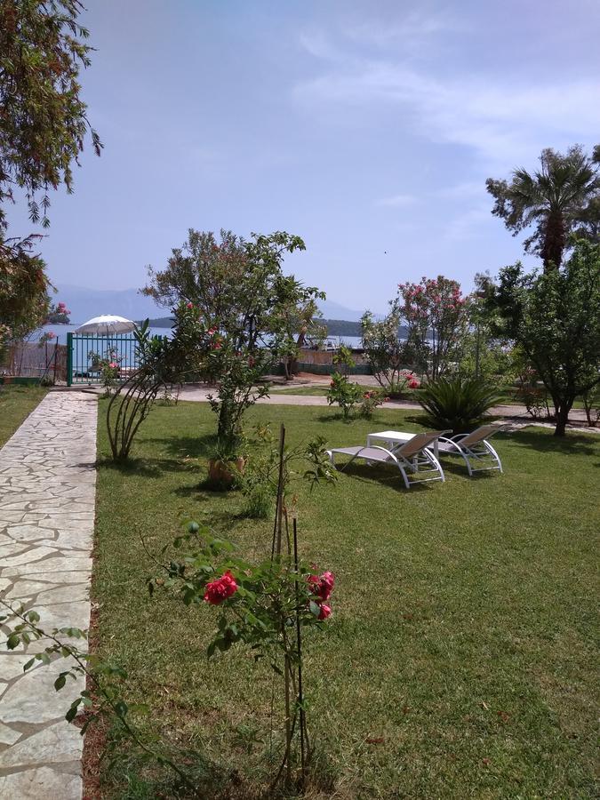 Palmyra Beachfront Studios Нидри Екстериор снимка