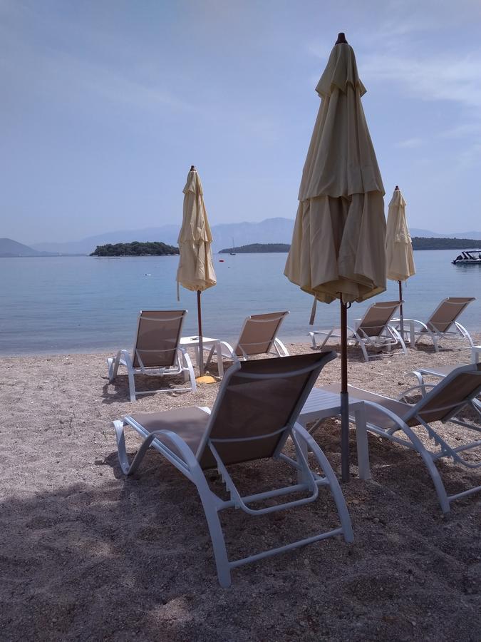 Palmyra Beachfront Studios Нидри Екстериор снимка